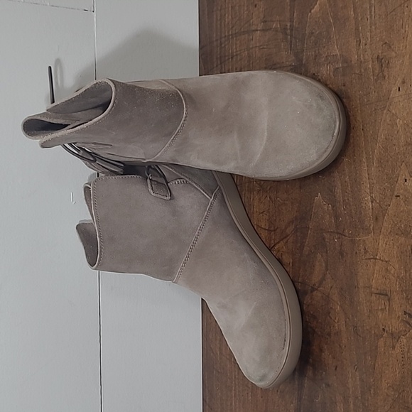 Koolaburra by UGG Skyller Ankle Low Beige Tie Back Bootie Women's sz 7 - Picture 1 of 11